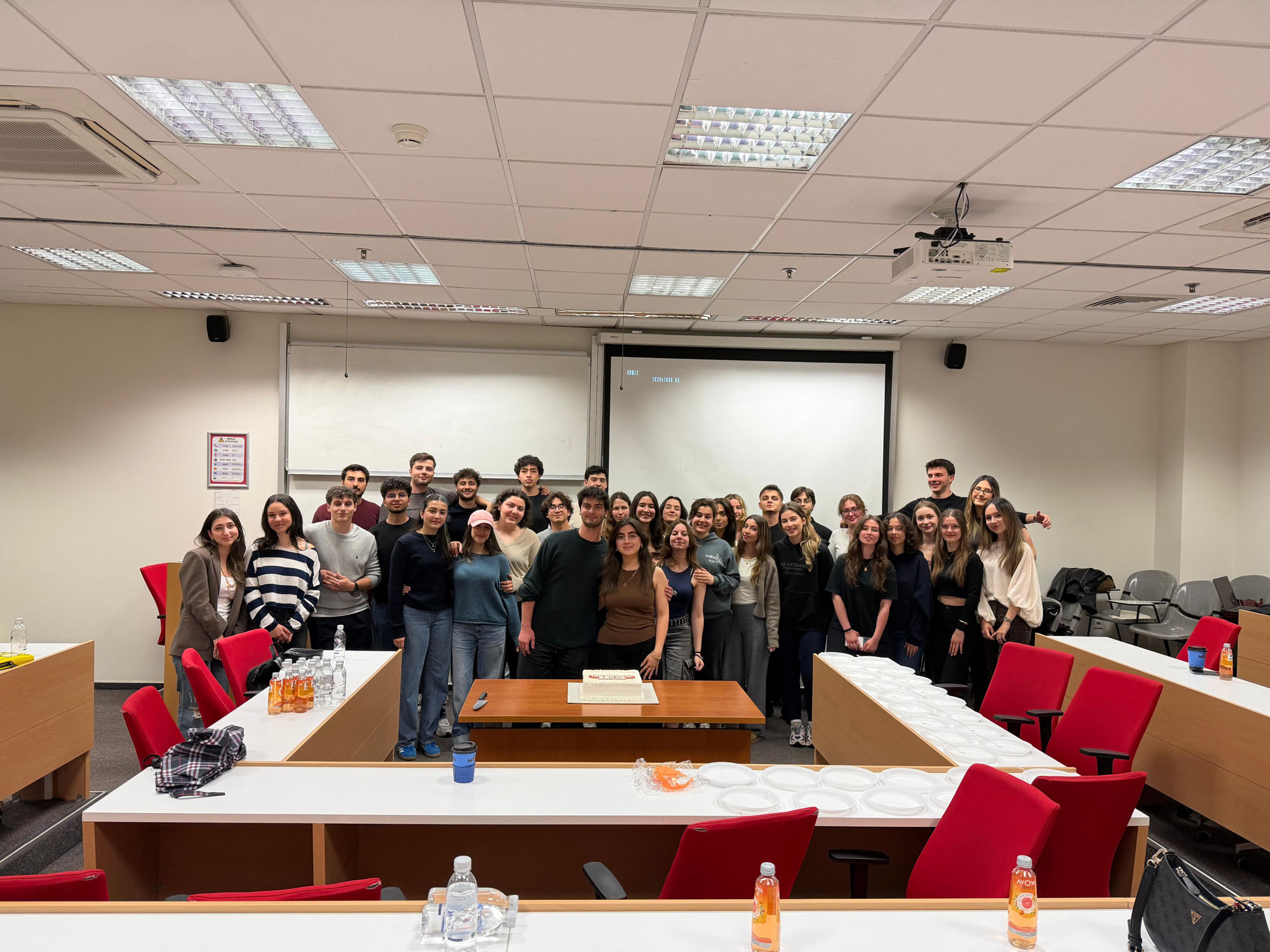 IES yönetim kurulu ve aktif üyeleri bir arada